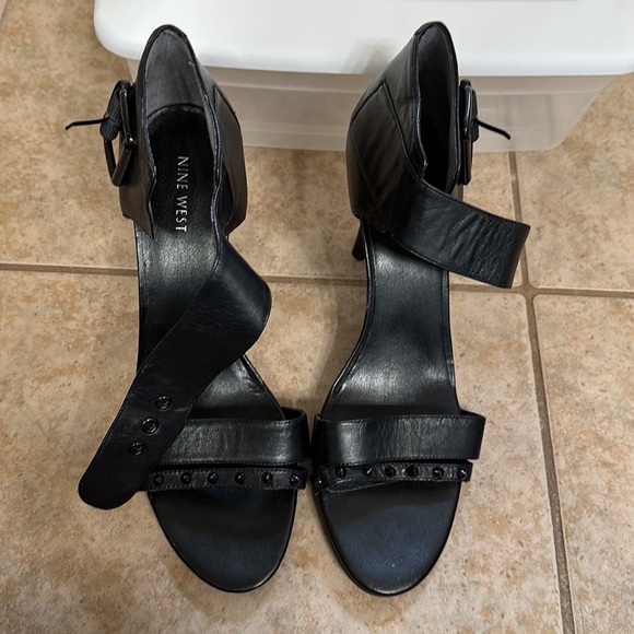 Nine West black high heels - Picture 2 of 3